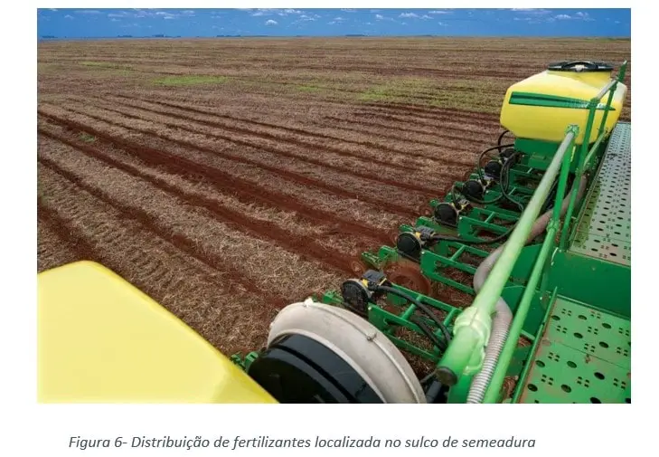 Figura 6- Distribuição de fertilizantes localizada no sulco de semeadura